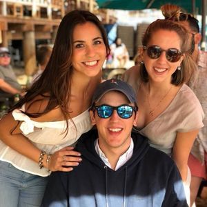 Meet your Posher, Carlos